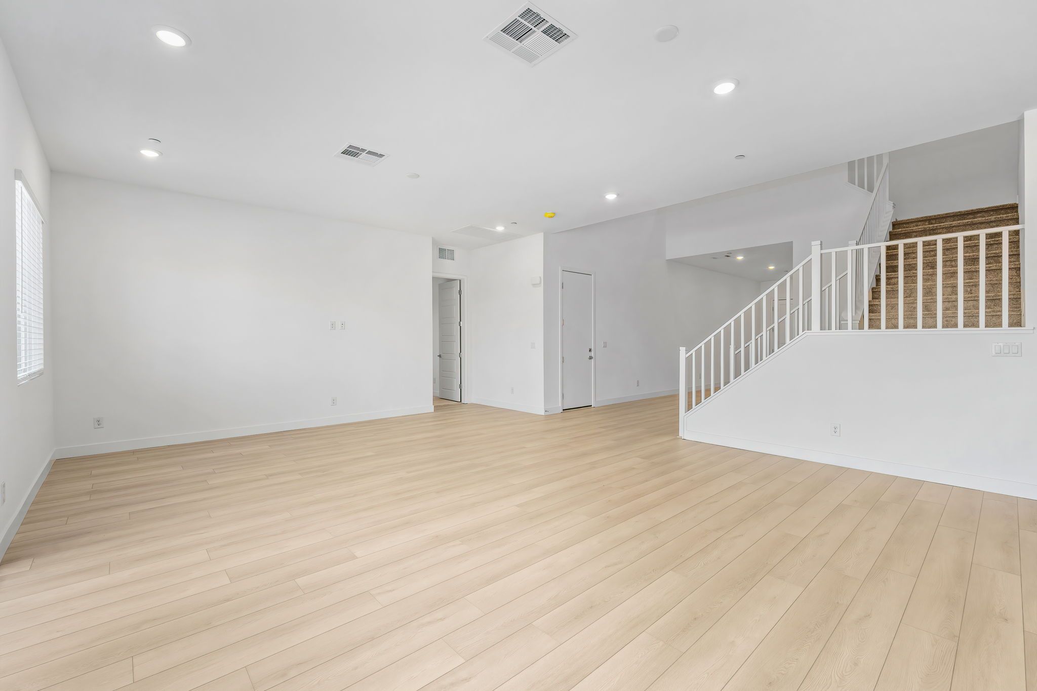 15 web or mls Lennar  1605 Amalfi Arches Pl  15