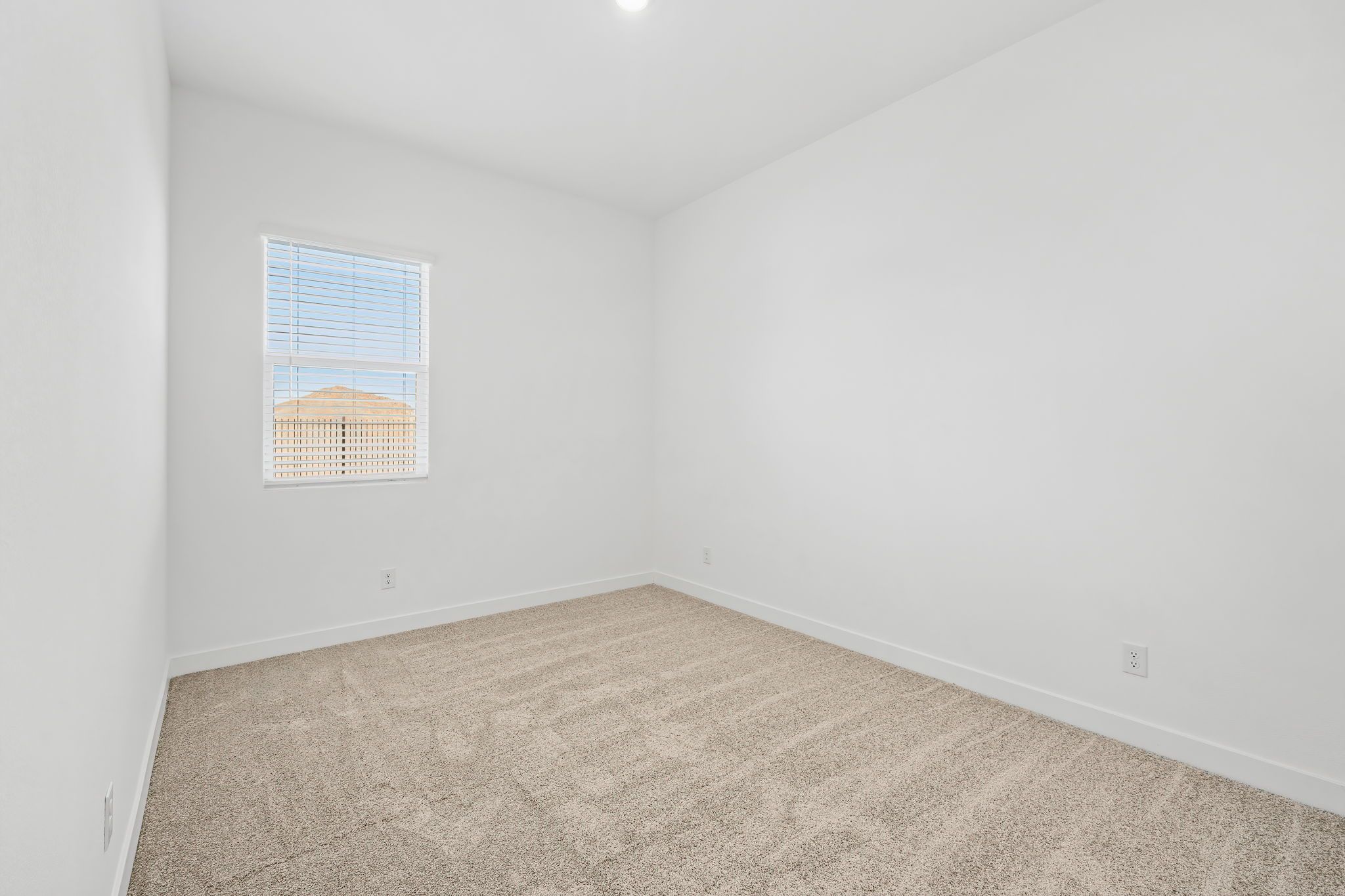 17 web or mls Lennar  1605 Amalfi Arches Pl  17