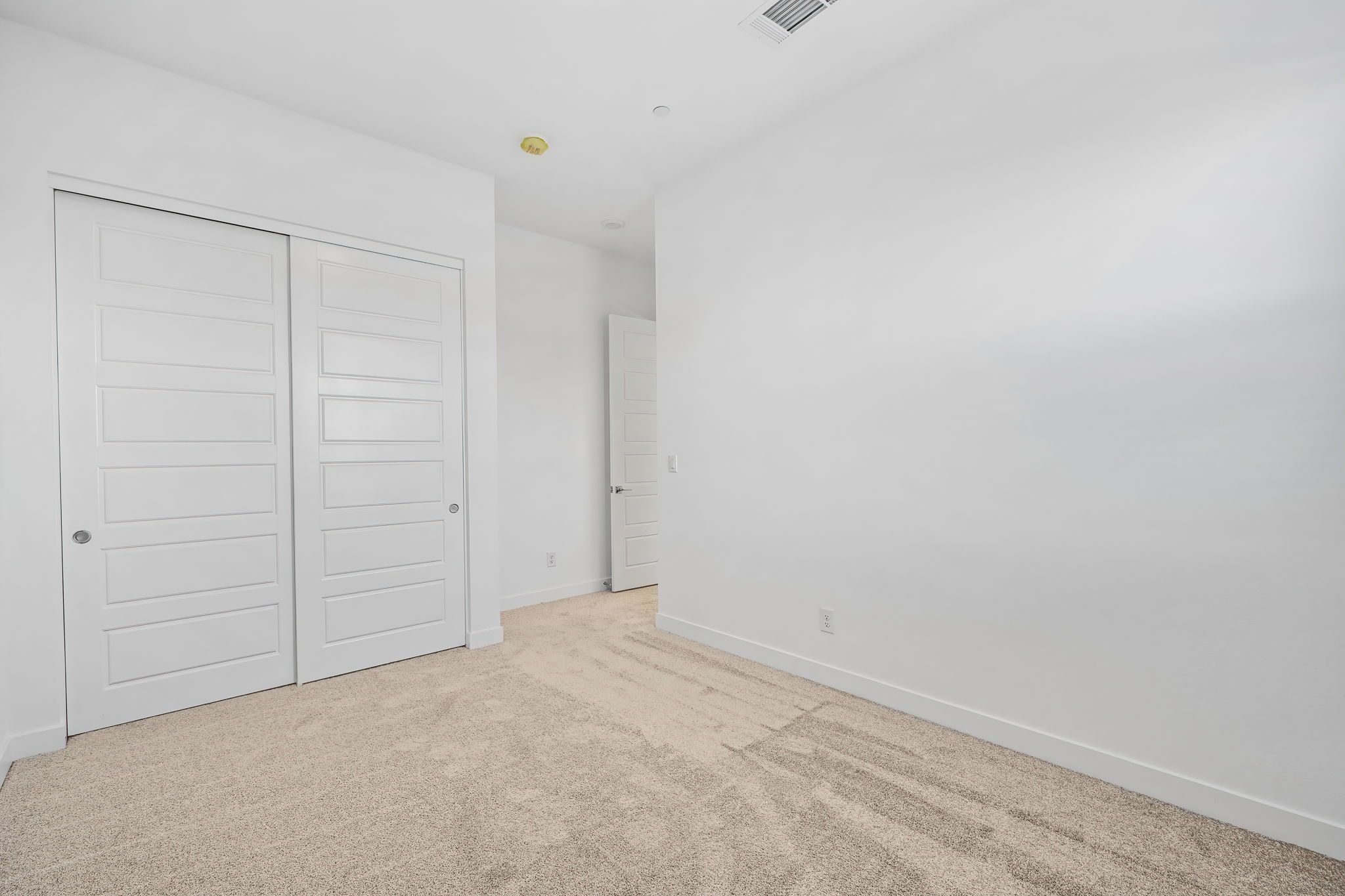 18 web or mls Lennar  1605 Amalfi Arches Pl  18