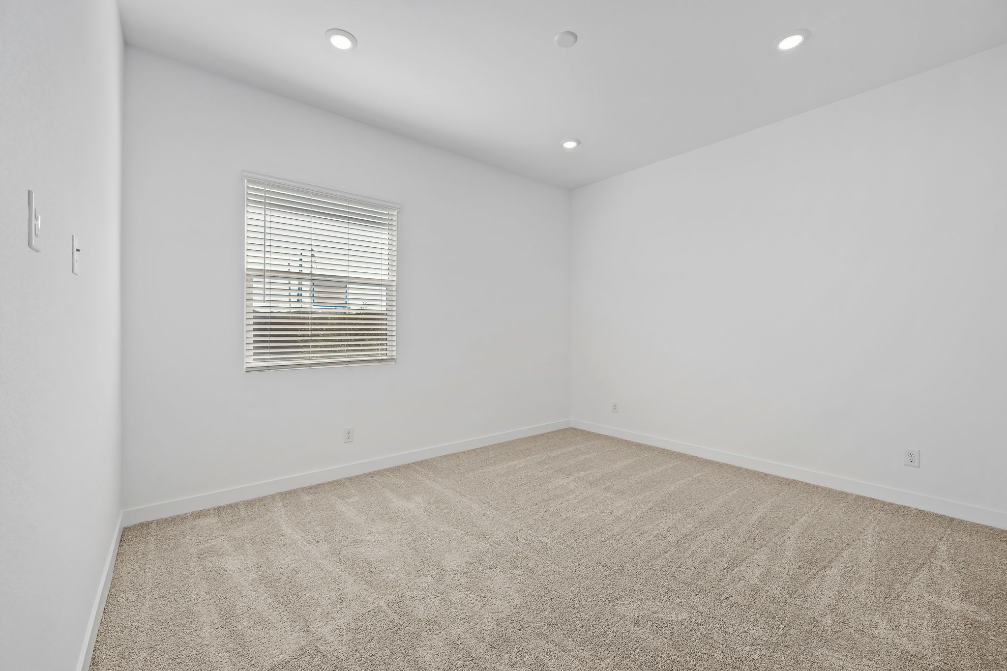 28 web or mls Lennar  1605 Amalfi Arches Pl  28