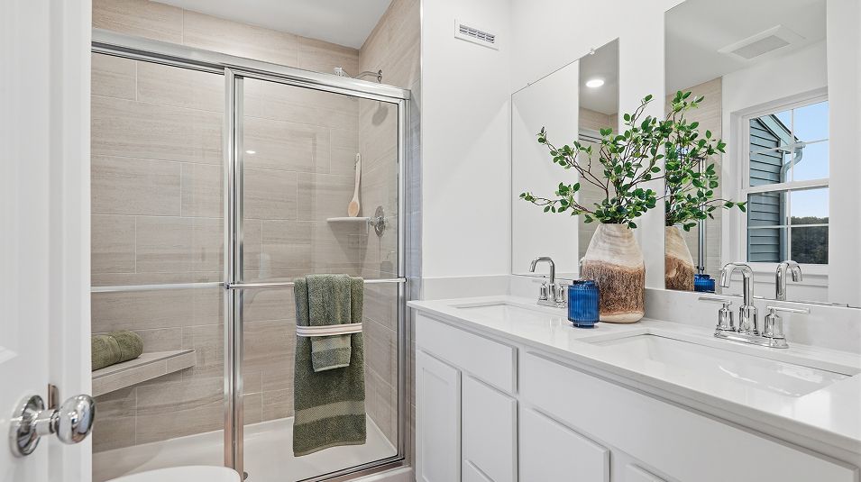 Chase Pointe EI Chase Grande Owners Shower Tile F2