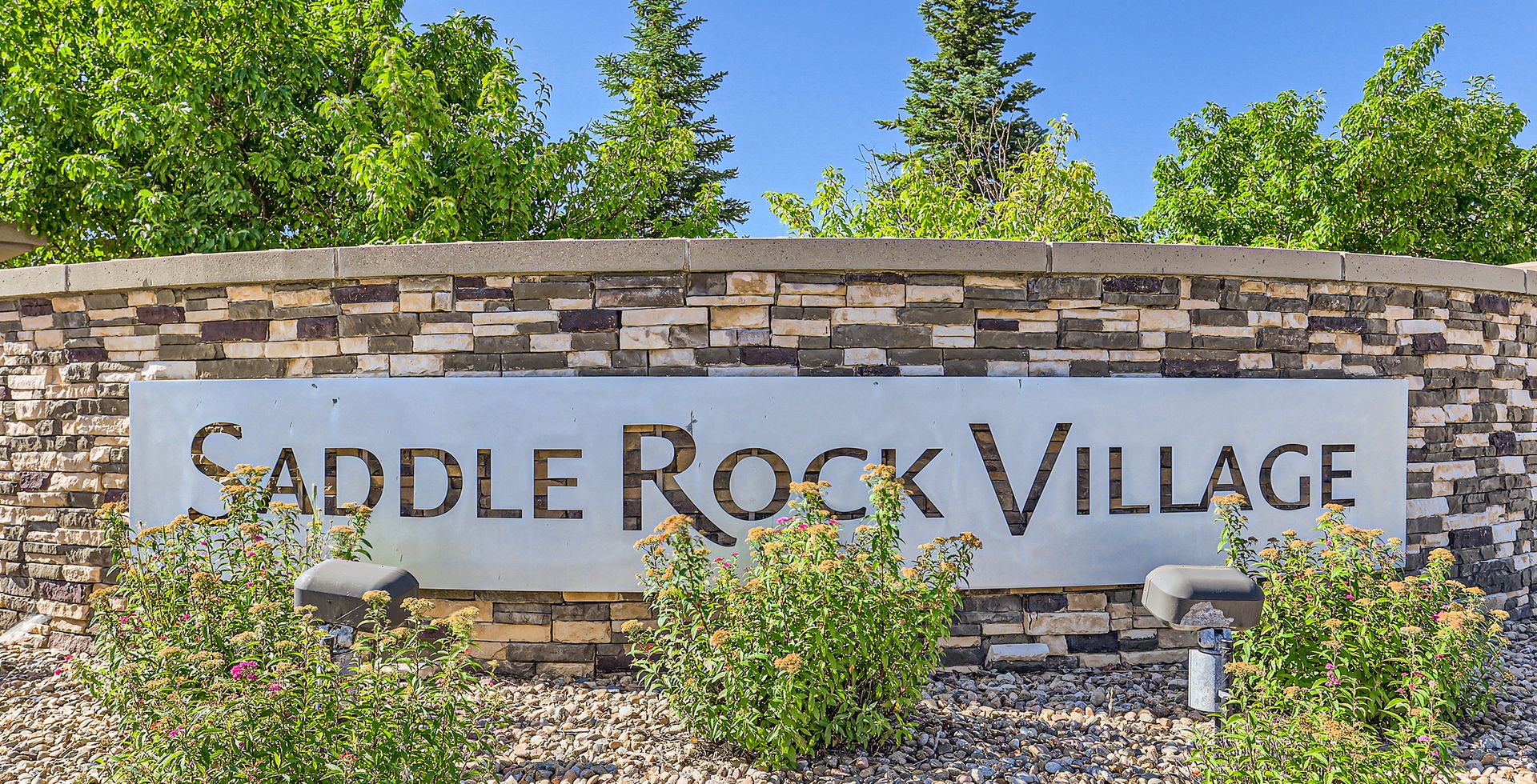 Aurora Saddle Rock Shopping Photoshoot