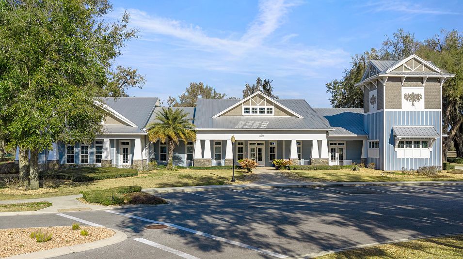 Grand Oaks Manor Amenity clubhouse exterior 1of8