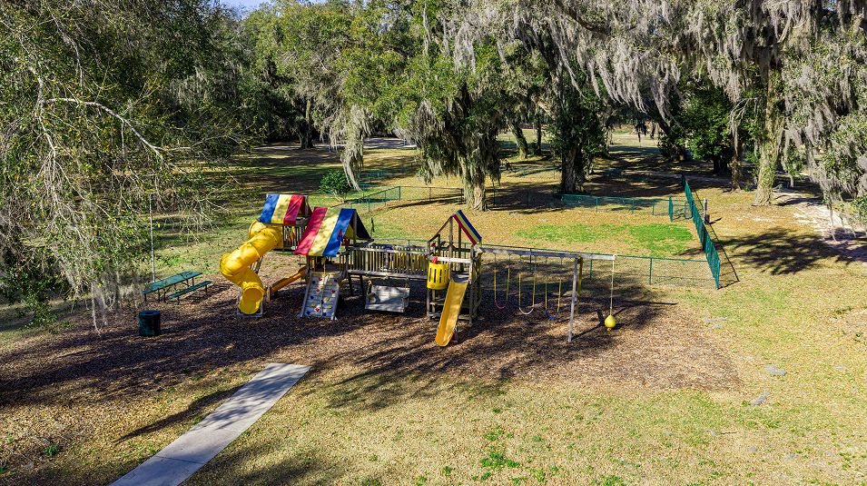 Grand Oaks Manor Amenity playground