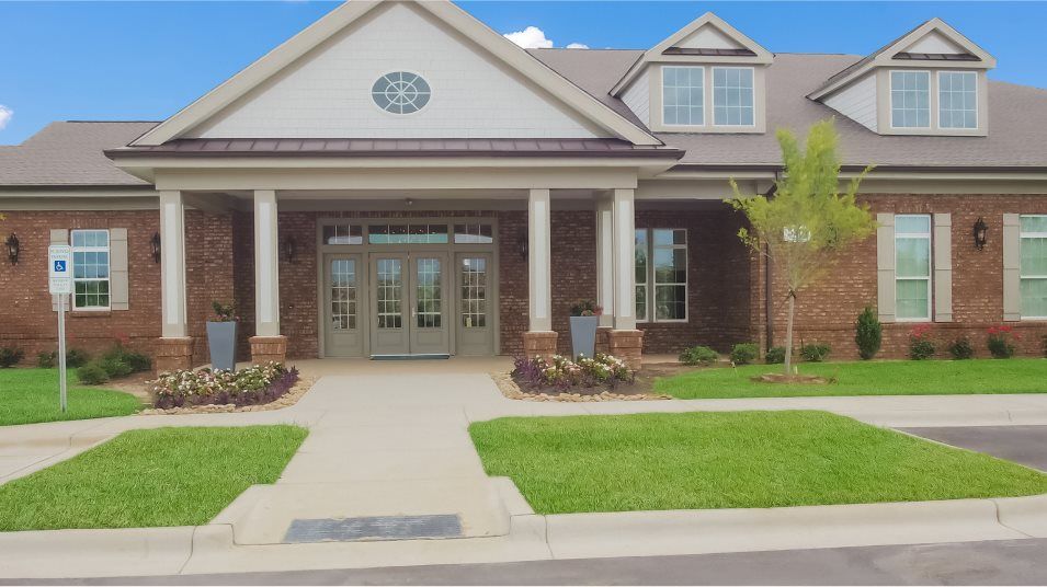 Trace at olde towne clubhouse exterior