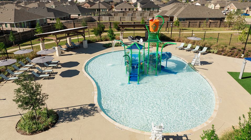 Cypress Green Amenity Pool Splash Zone