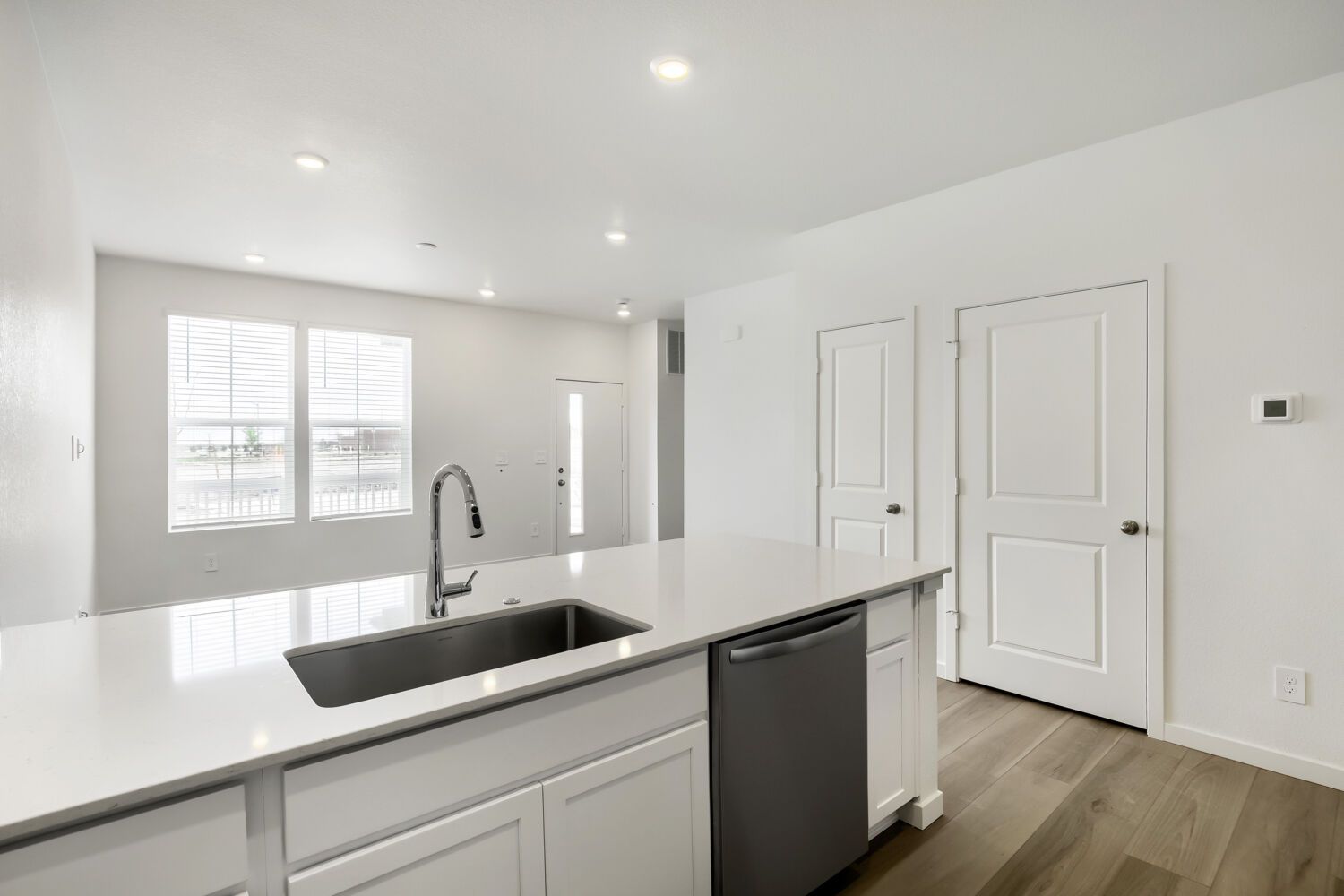 3075 Gladstone Ave Kitchen