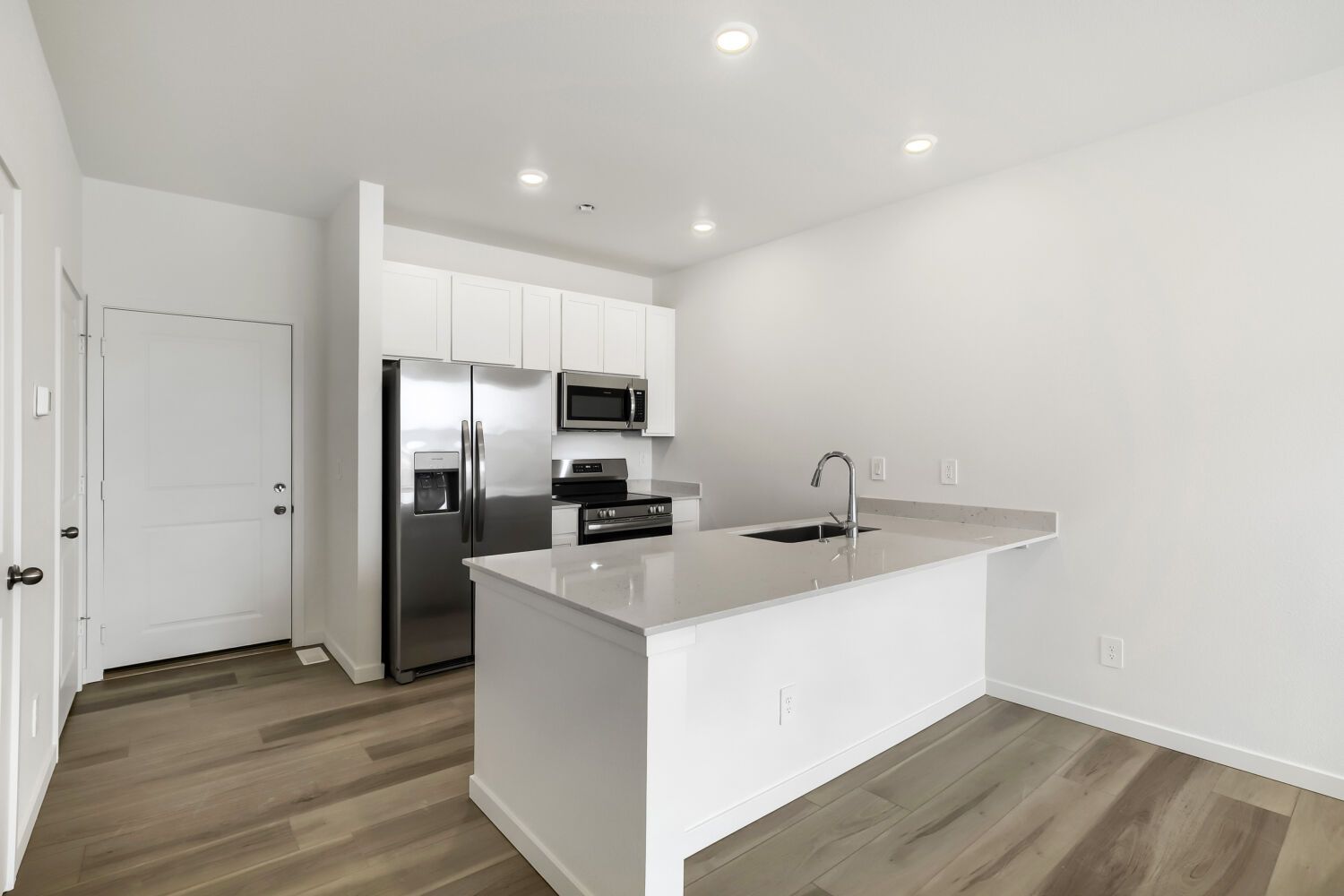 3075 Gladstone Ave Kitchen 2