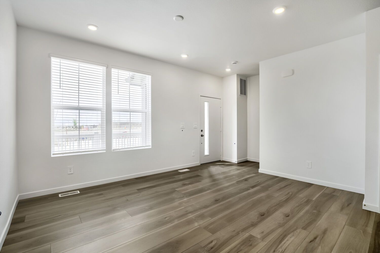 3075 Gladstone Ave Great Room 2