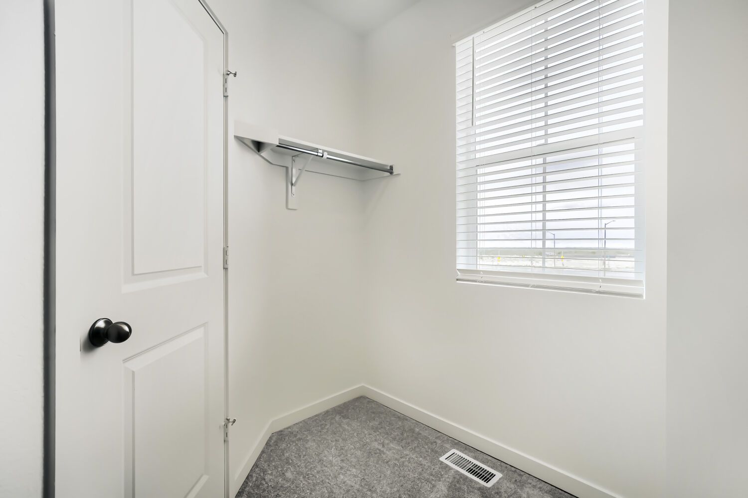3075 Gladstone Ave Owner's Suite Closet