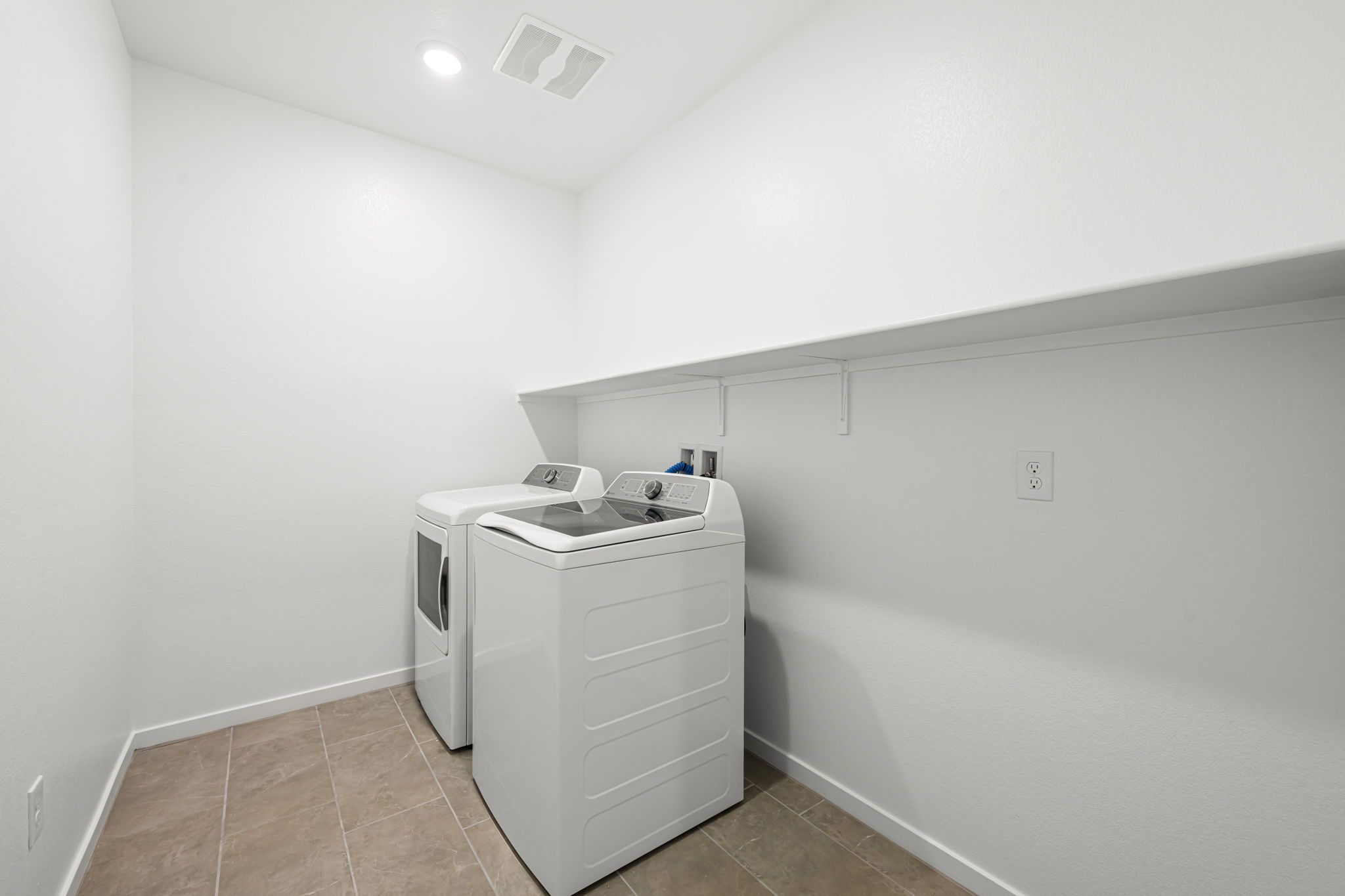 25 web or mls Lennar  3363 DANCING WATERS ST  25