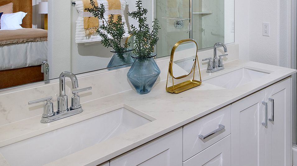 Luna Sunbow Res3 Owners Bath F2