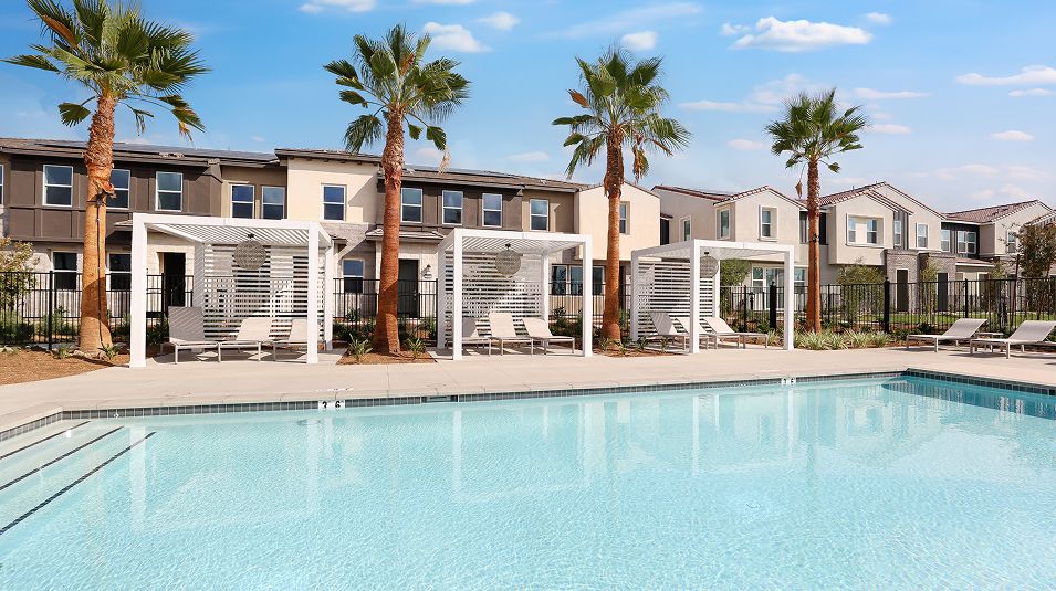 Falloncrest Amenity Pool 1of7