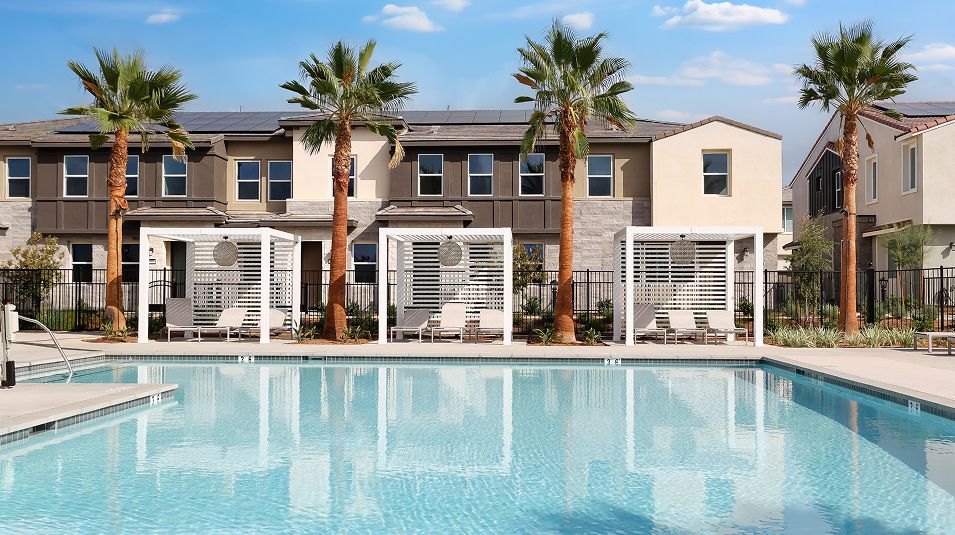 Falloncrest Amenity Pool 2of7
