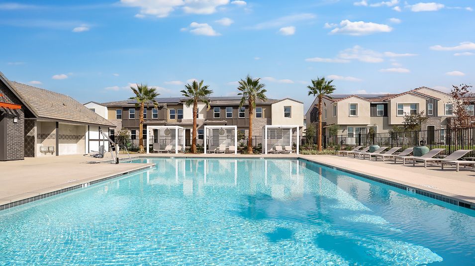 Falloncrest Amenity Pool 3of7