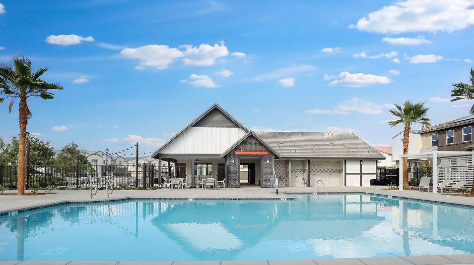 Falloncrest Amenity Pool 4of7