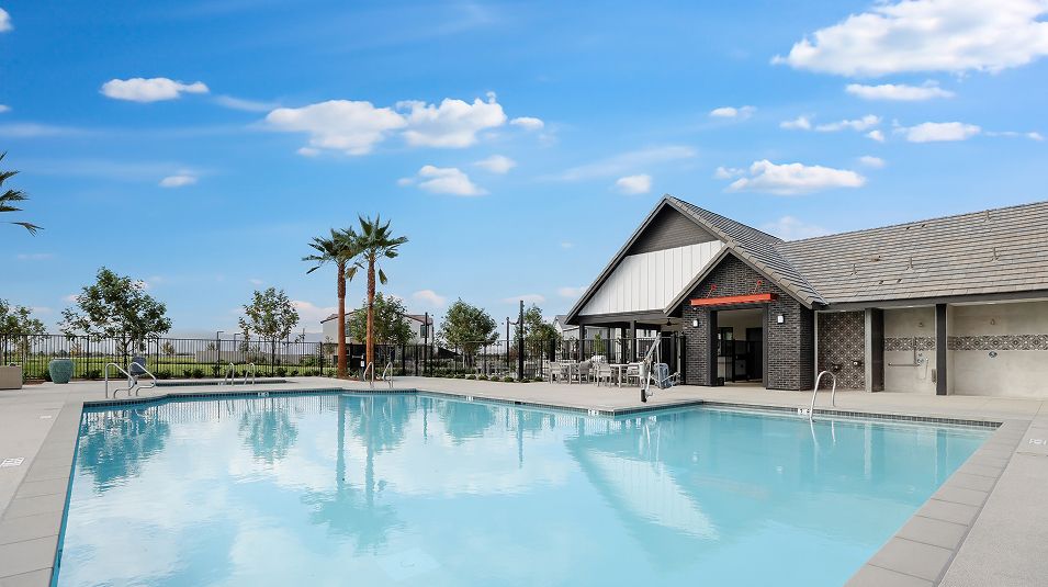 Falloncrest Amenity Pool 5of7