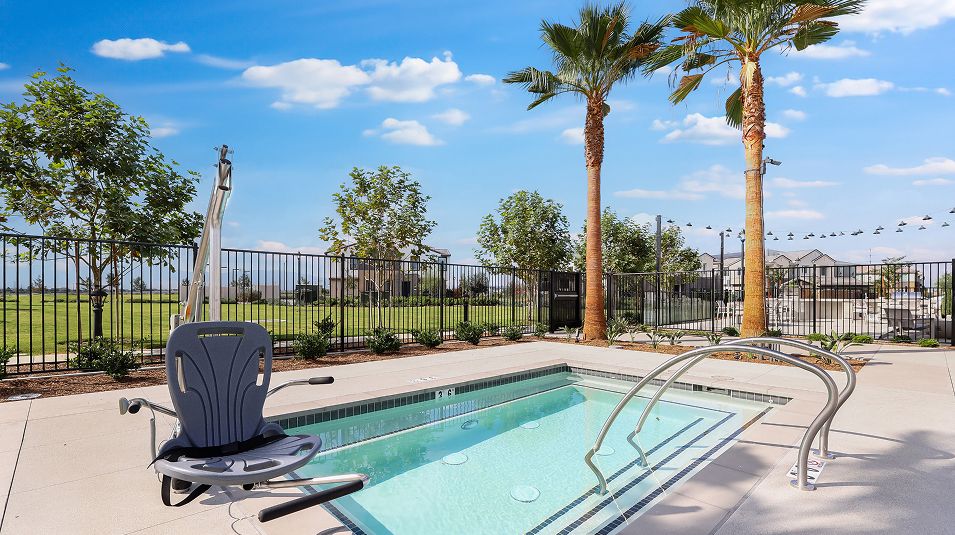 Falloncrest Amenity Pool 6of7