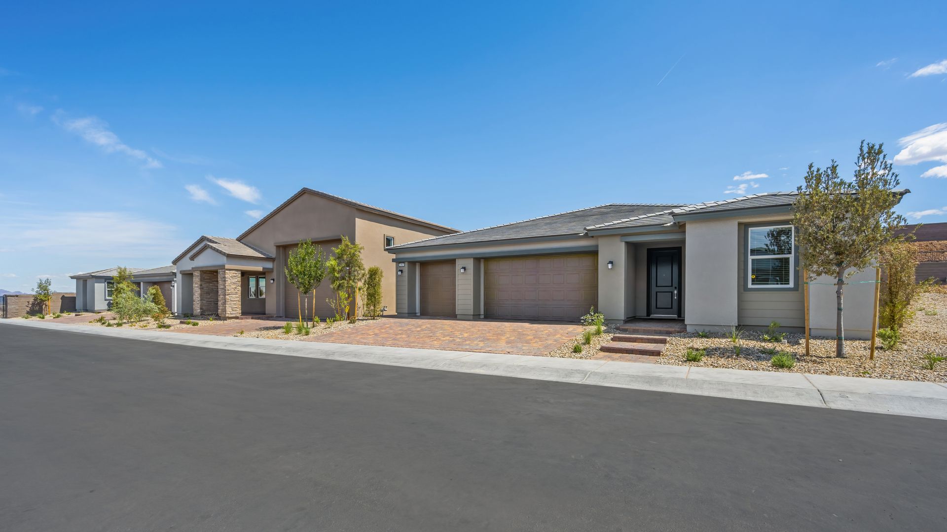 Hills Lago Del Sol Streetscape