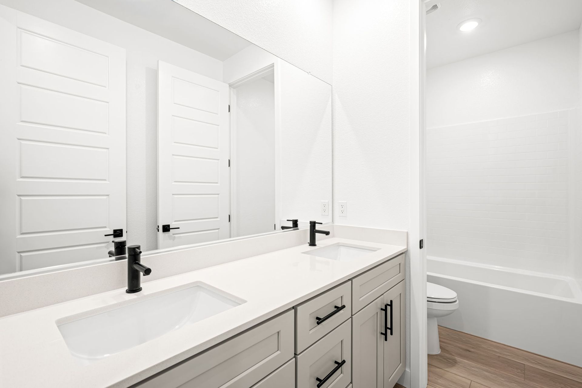 18 web or mls Lennar  3028 W Orco Ln 18