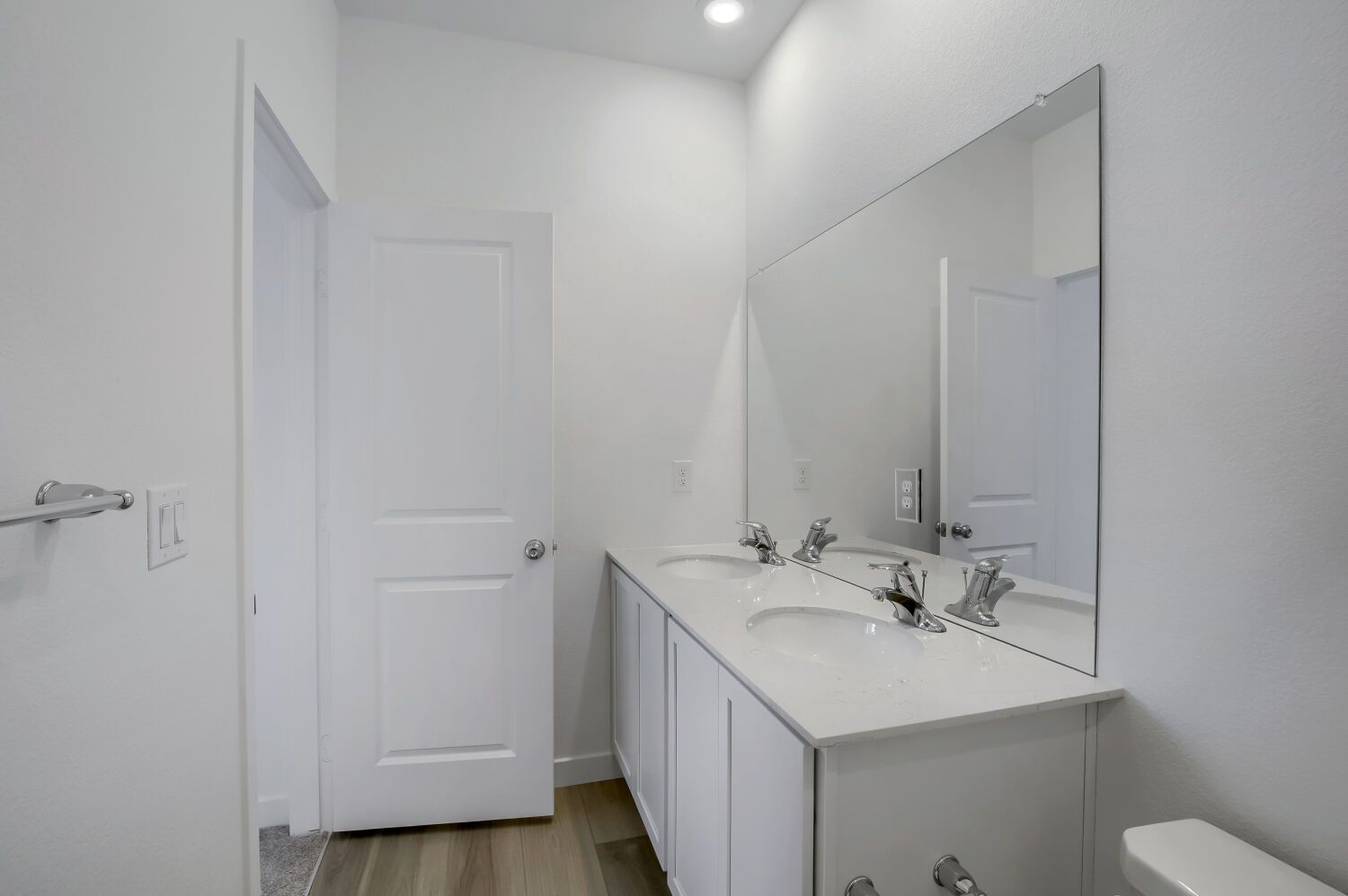1758 Drumming Dr Owner's Suite Bathroom