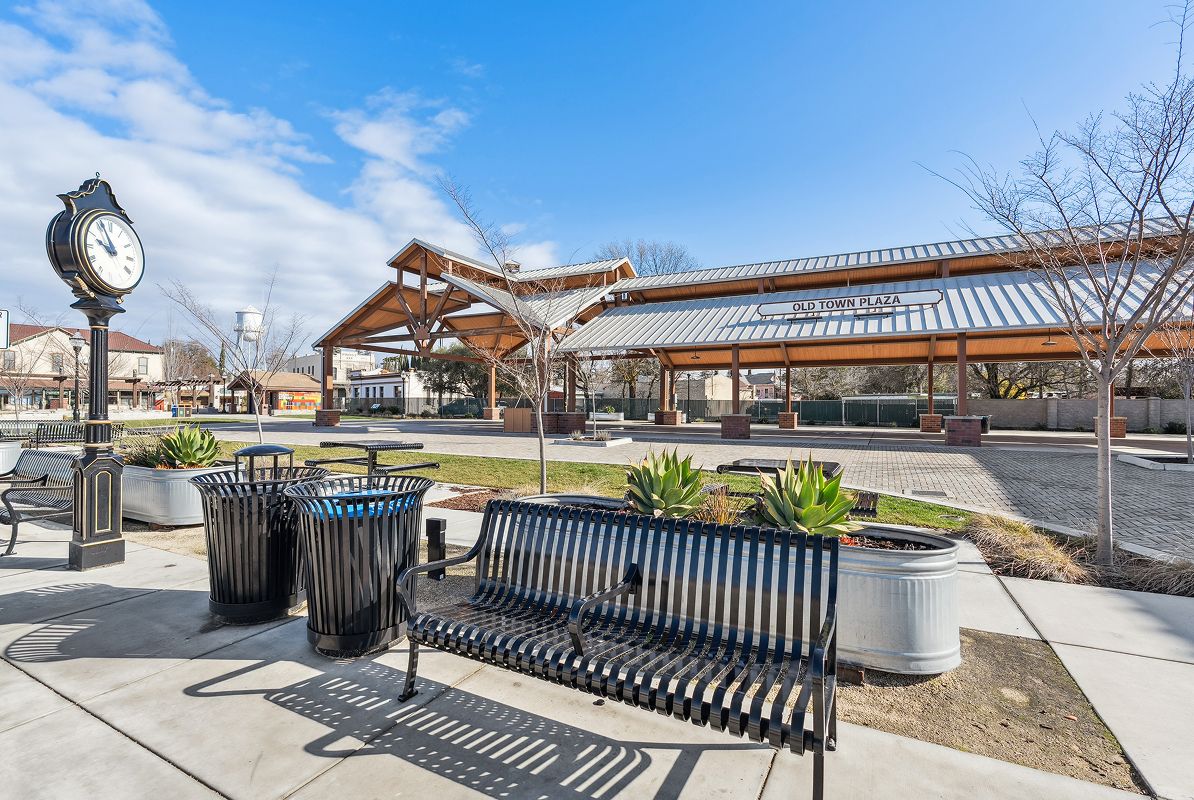 Sacramento Elk Grove Old Town Plaza
