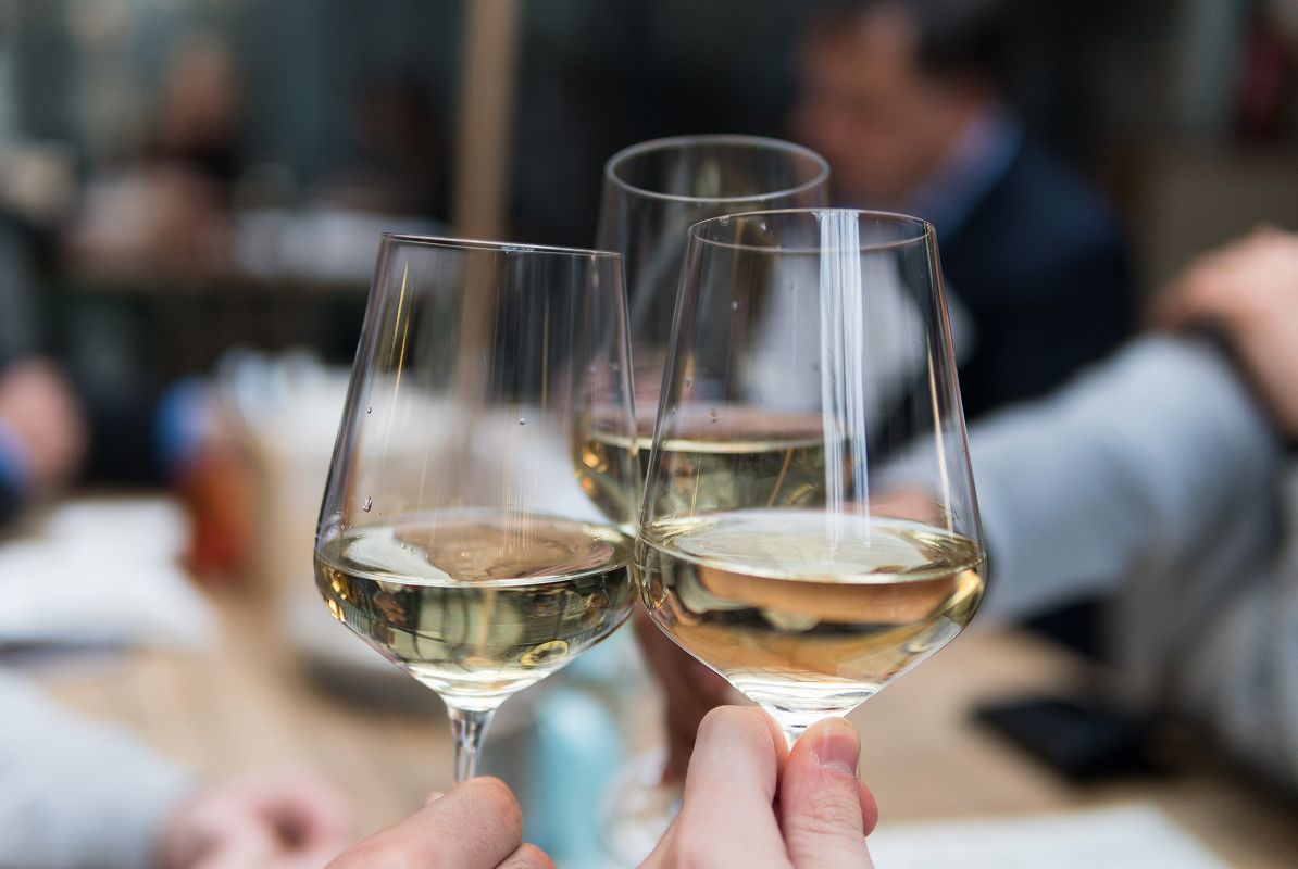 N Pic Dining Restaurant Friends Toast Wine