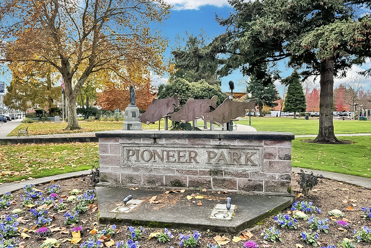 Pioneer Park entry sign
