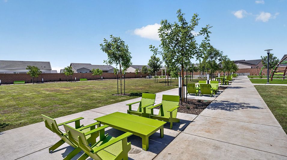 Riverstone Amenity Promenade Park 11of15