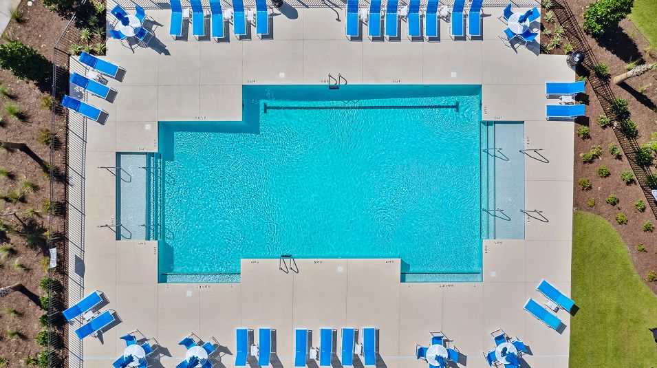 Fieldview Amenity Pool 2of3