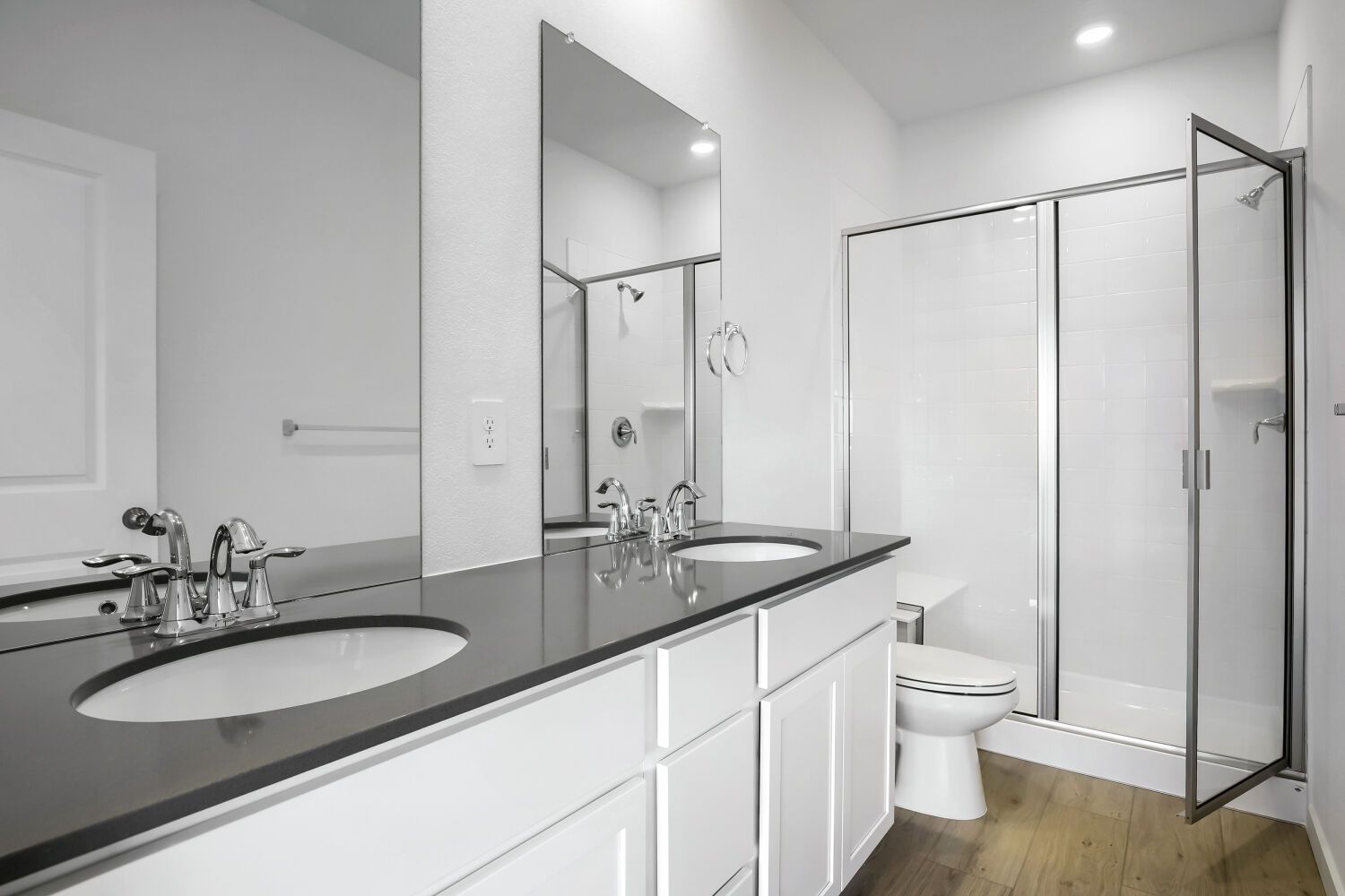 3584 Quincy Bay Pl Owner's Suite Bathroom