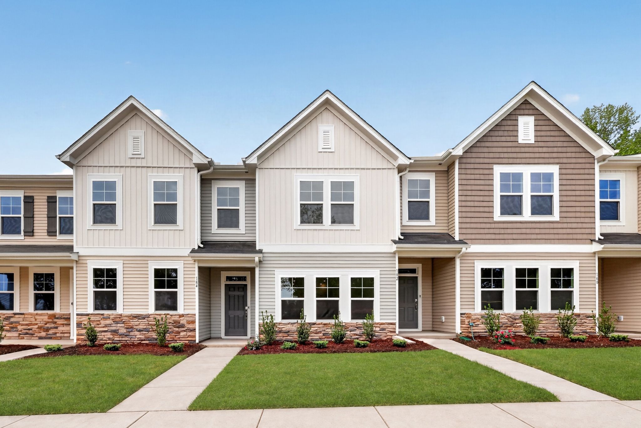 184 REDFORD PLACE DR (Sutton)