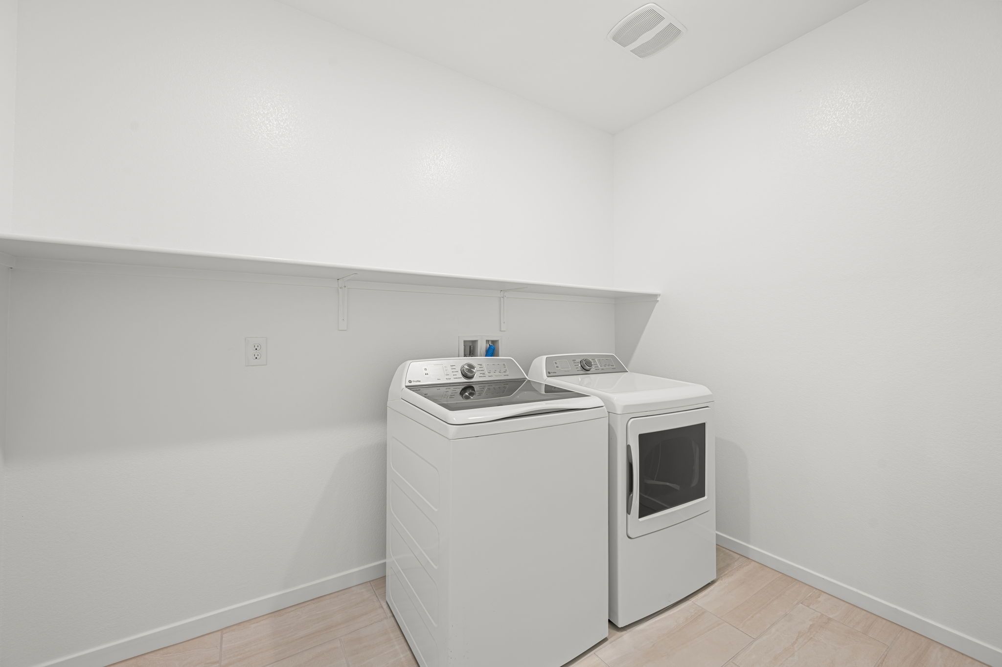 21 web or mls Lennar  3387 DANCING WATERS ST  21