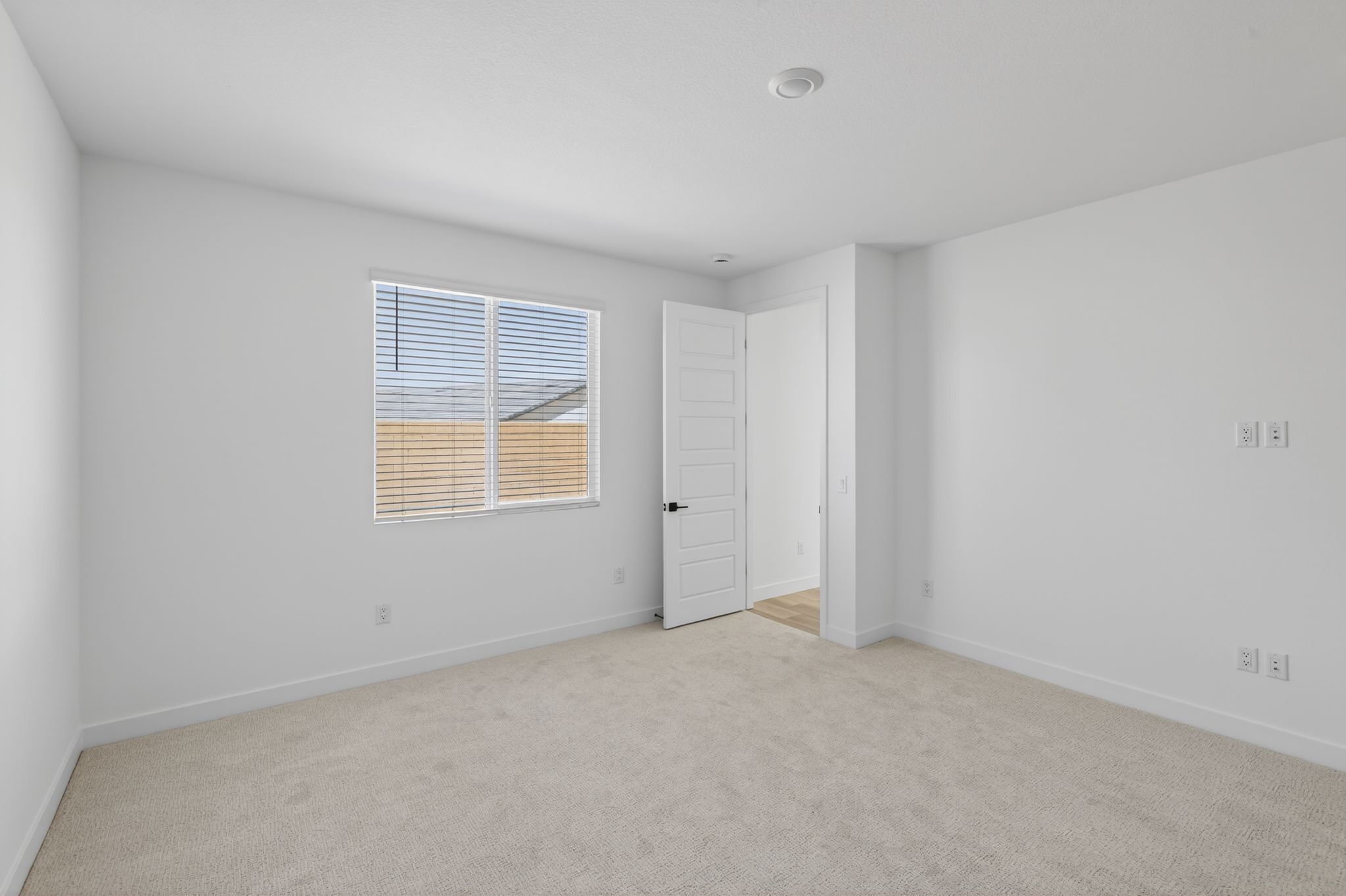 08 3054 W Orco Ln St George UT 84770 Living room  I0 A3472