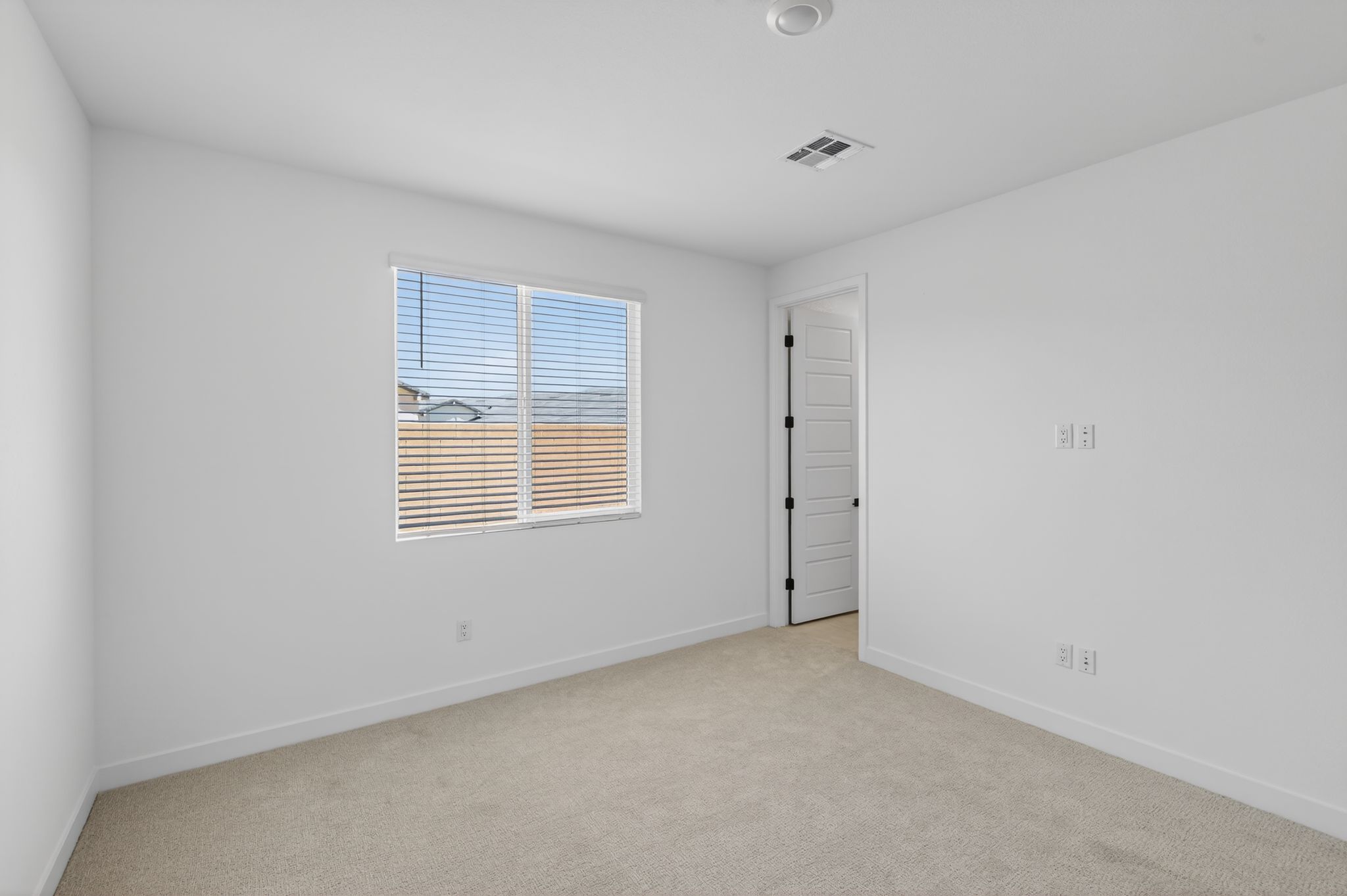 09 3054 W Orco Ln St George UT 84770 Living room  I0 A3491