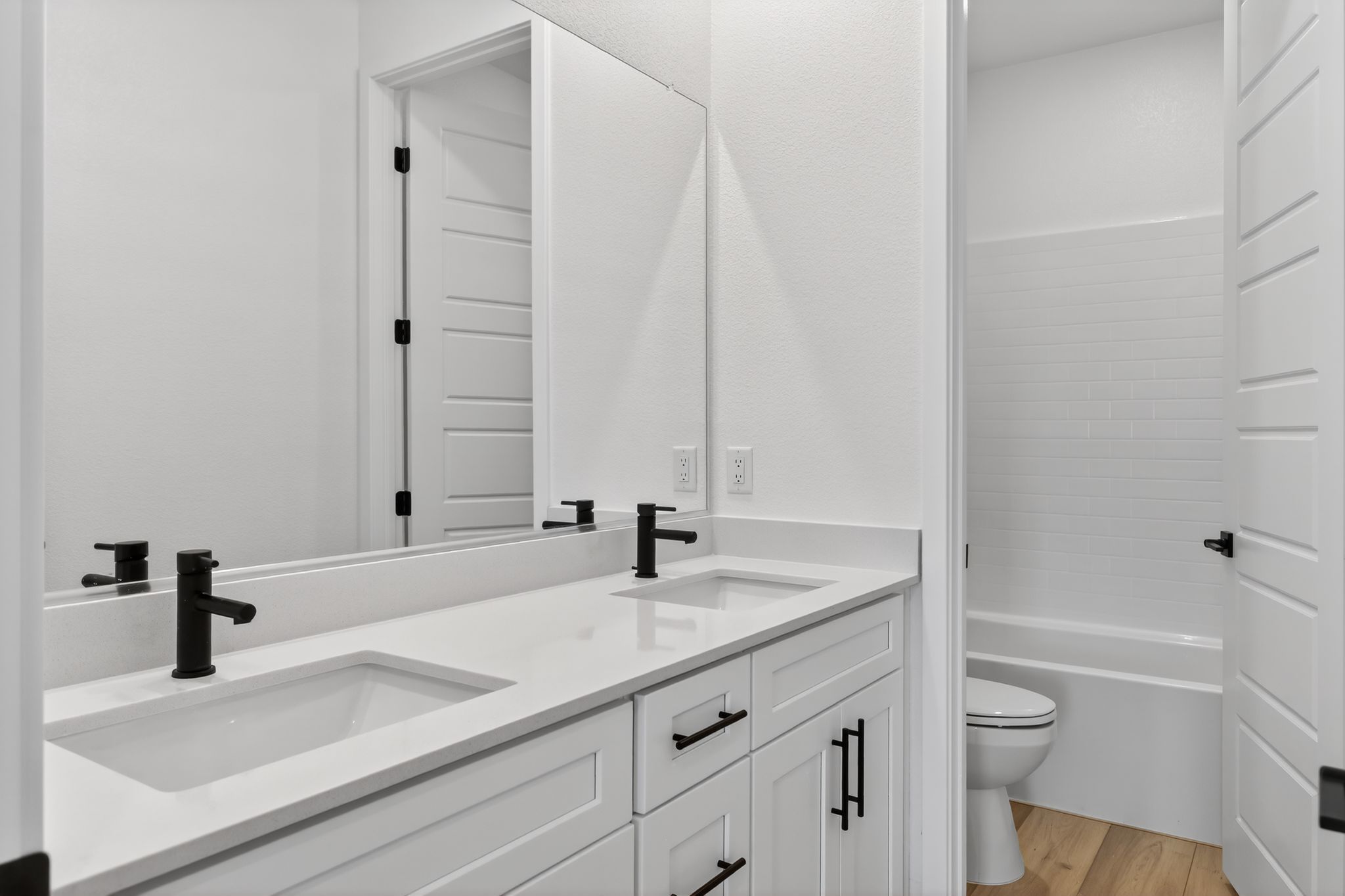26 3054 W Orco Ln St George UT 84770 Bathroom  I0 A3500