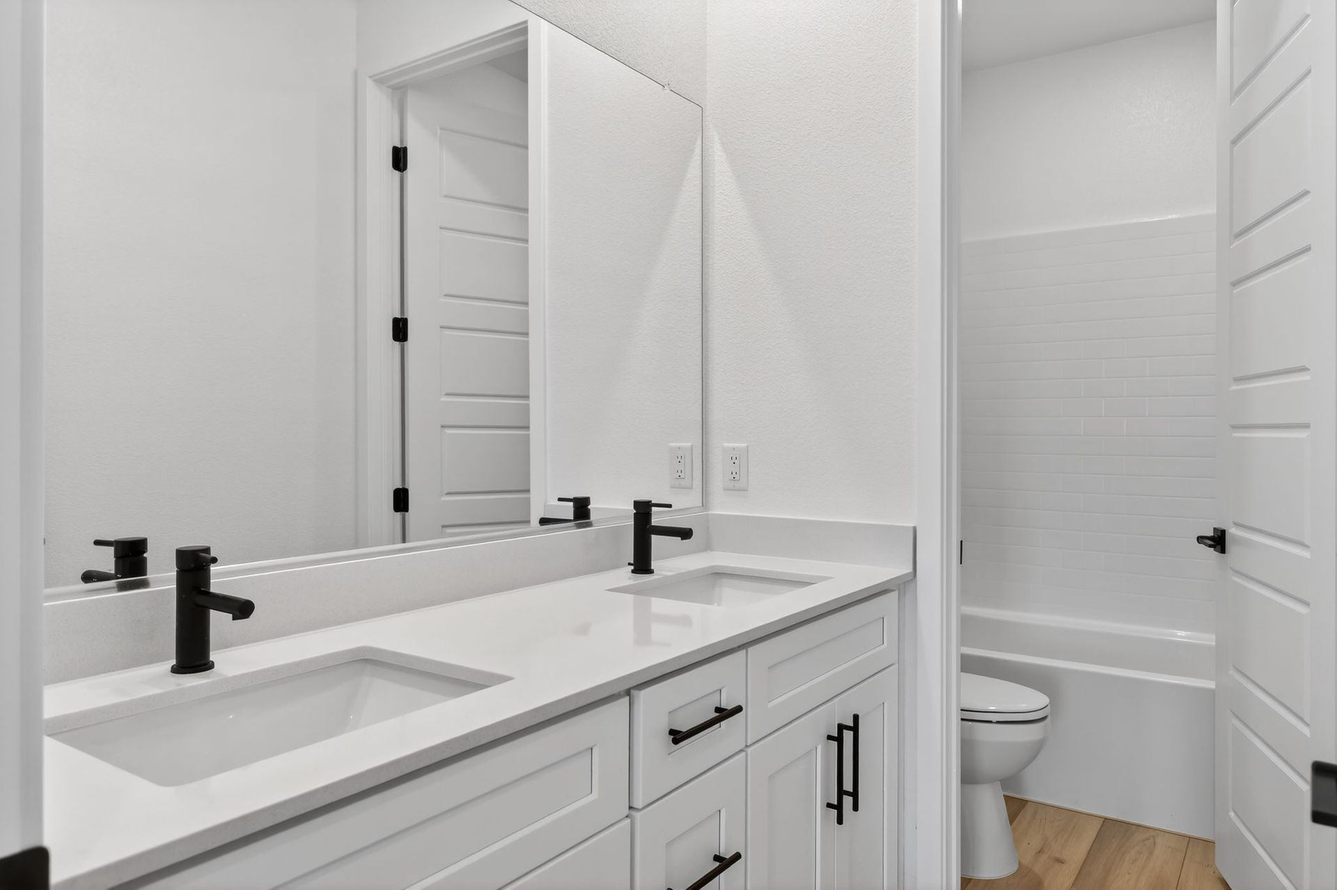 26 3054 W Orco Ln St George UT 84770 Bathroom  I0 A3500