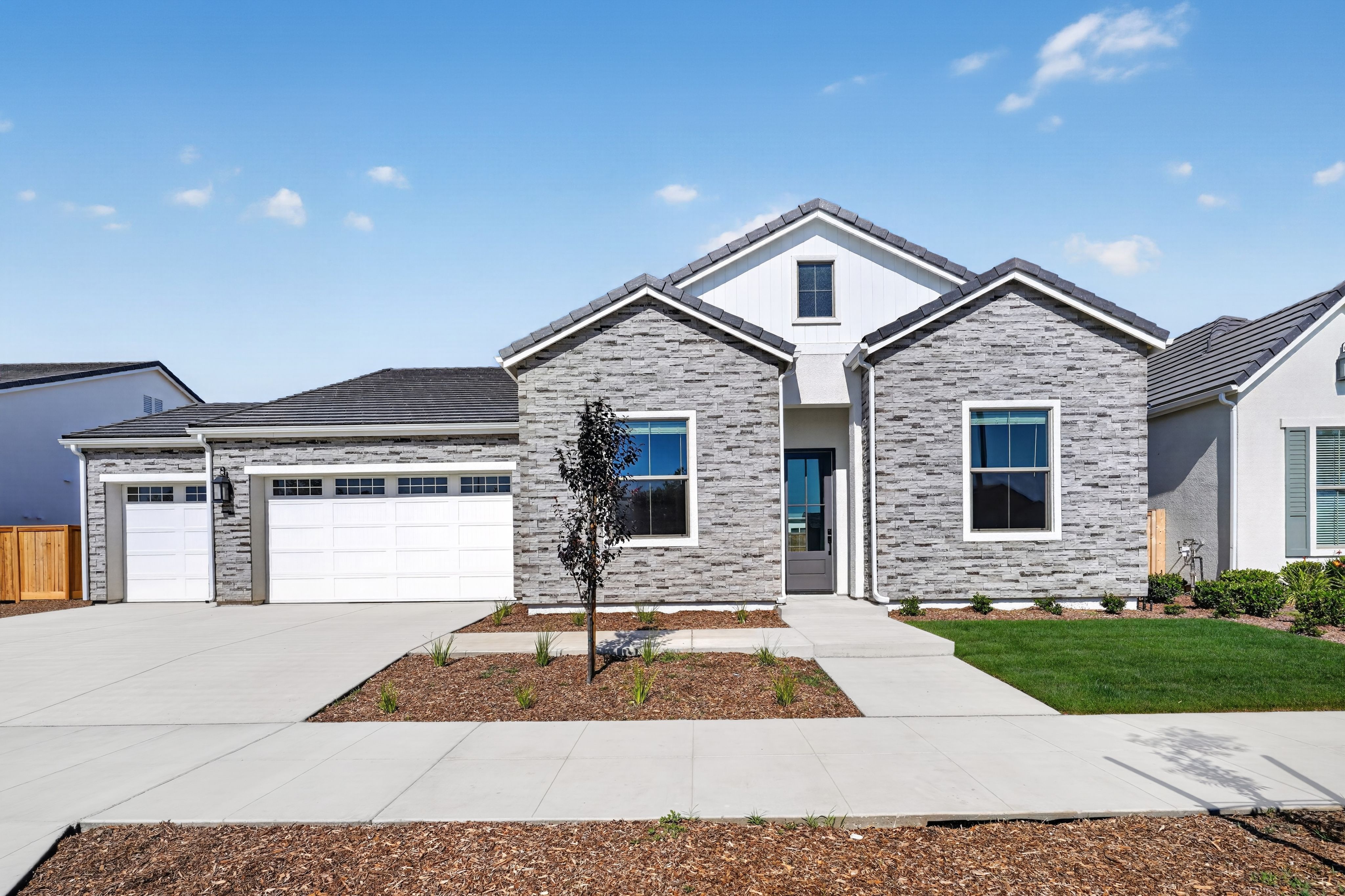 2262 N Marion Avenue (The 2549)