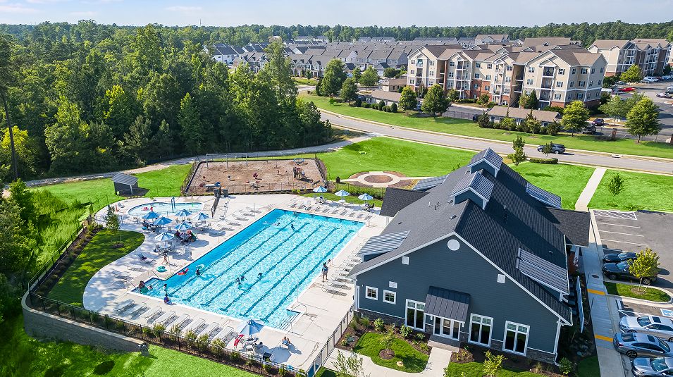 Watermark Amenity Clubhouse Pool 3of4