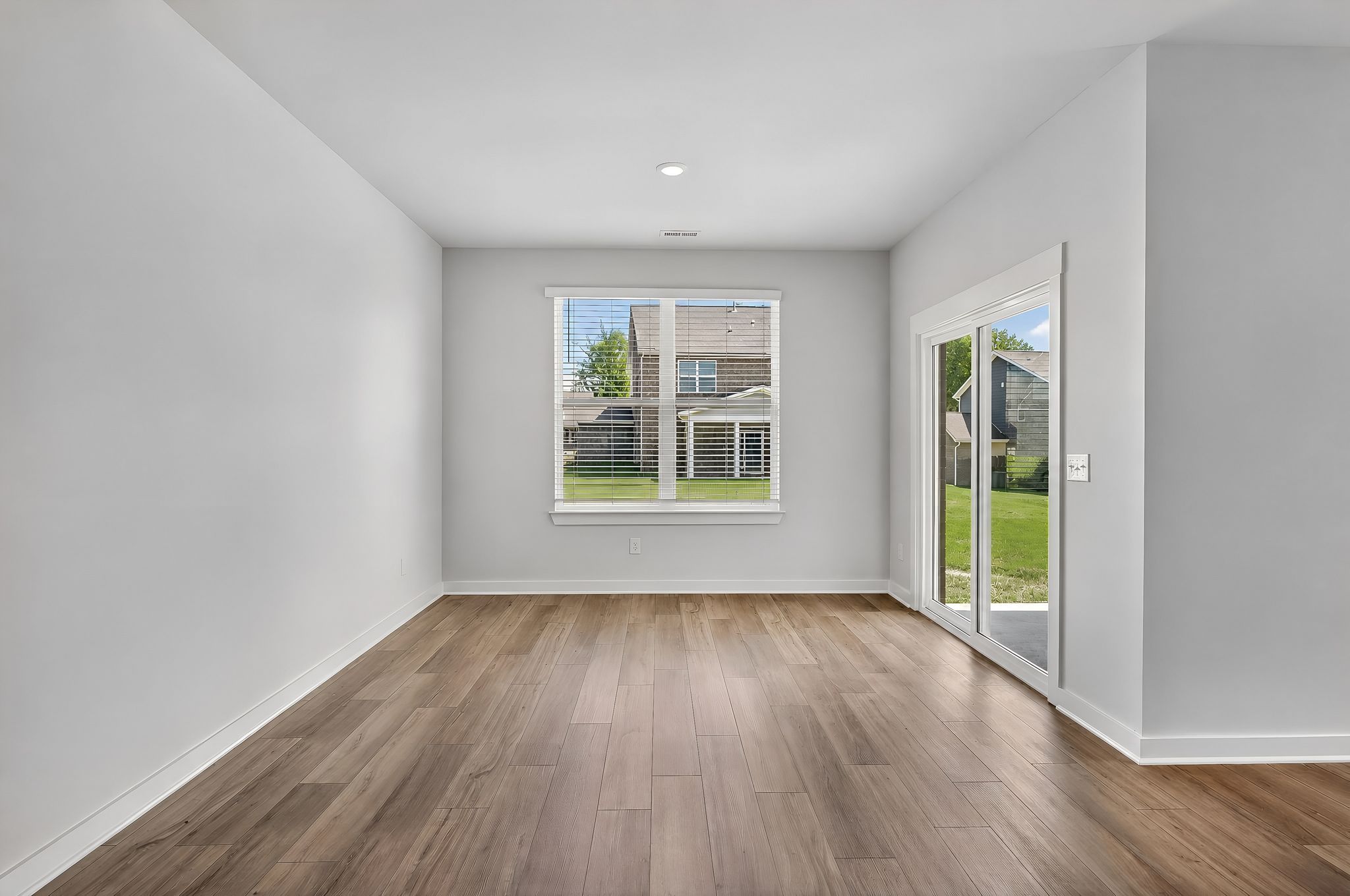 Knoll Creek Hawthorne 6