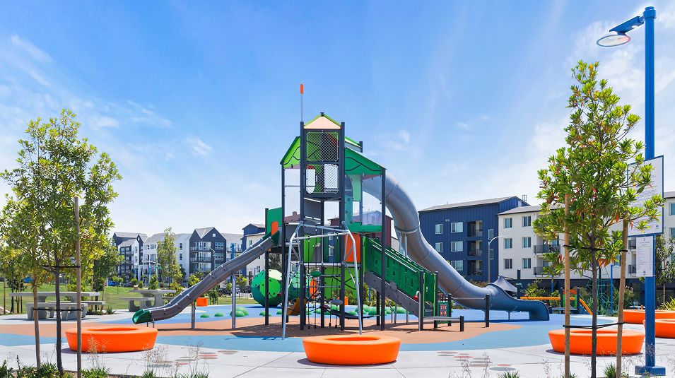 Cota Vera Amenity Central Square Park Playground 10of11