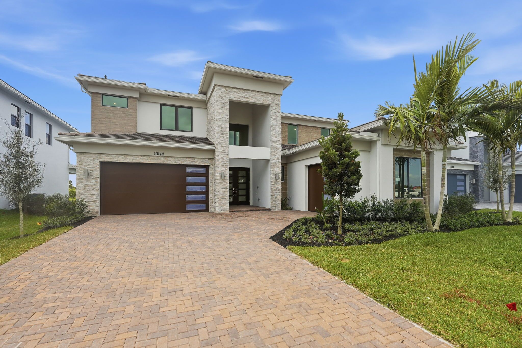 Whitmore Estates Versailles QMI H S123 Exterior 2of6