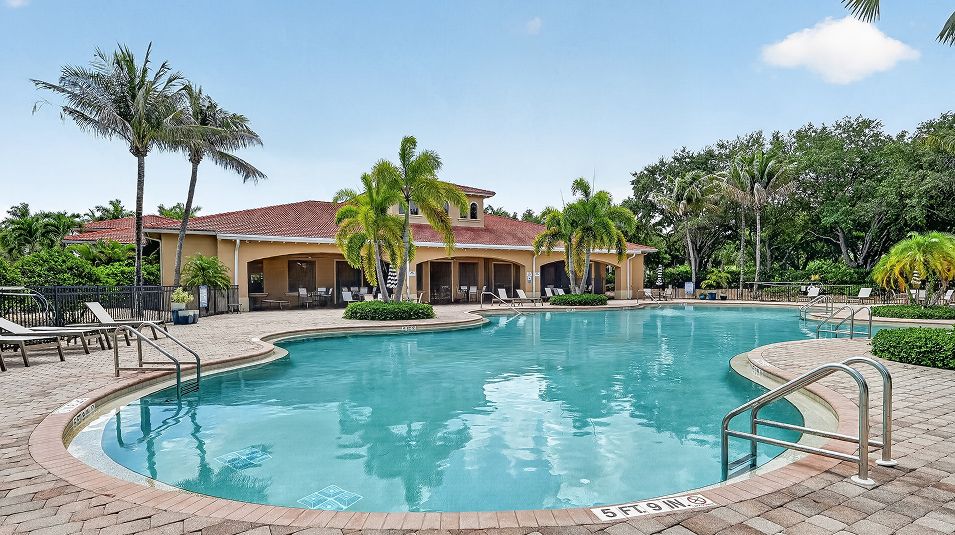 Valencia Golf Country Club Amenity Pool 4of5