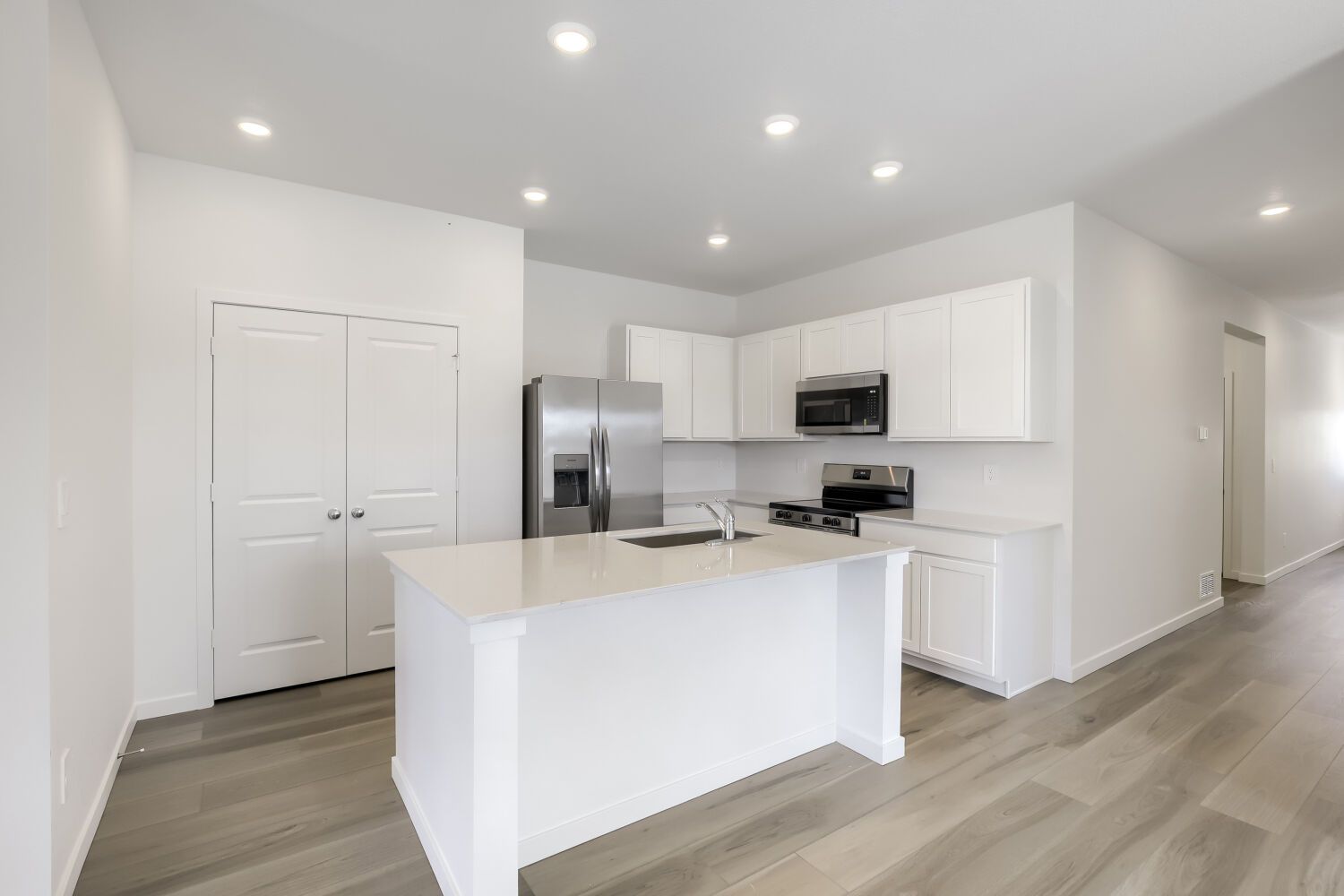6186 Drum Pl Kitchen
