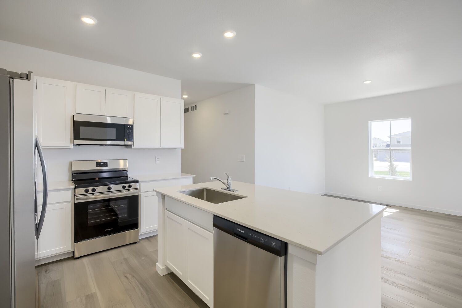6186 Drum Pl Kitchen 2
