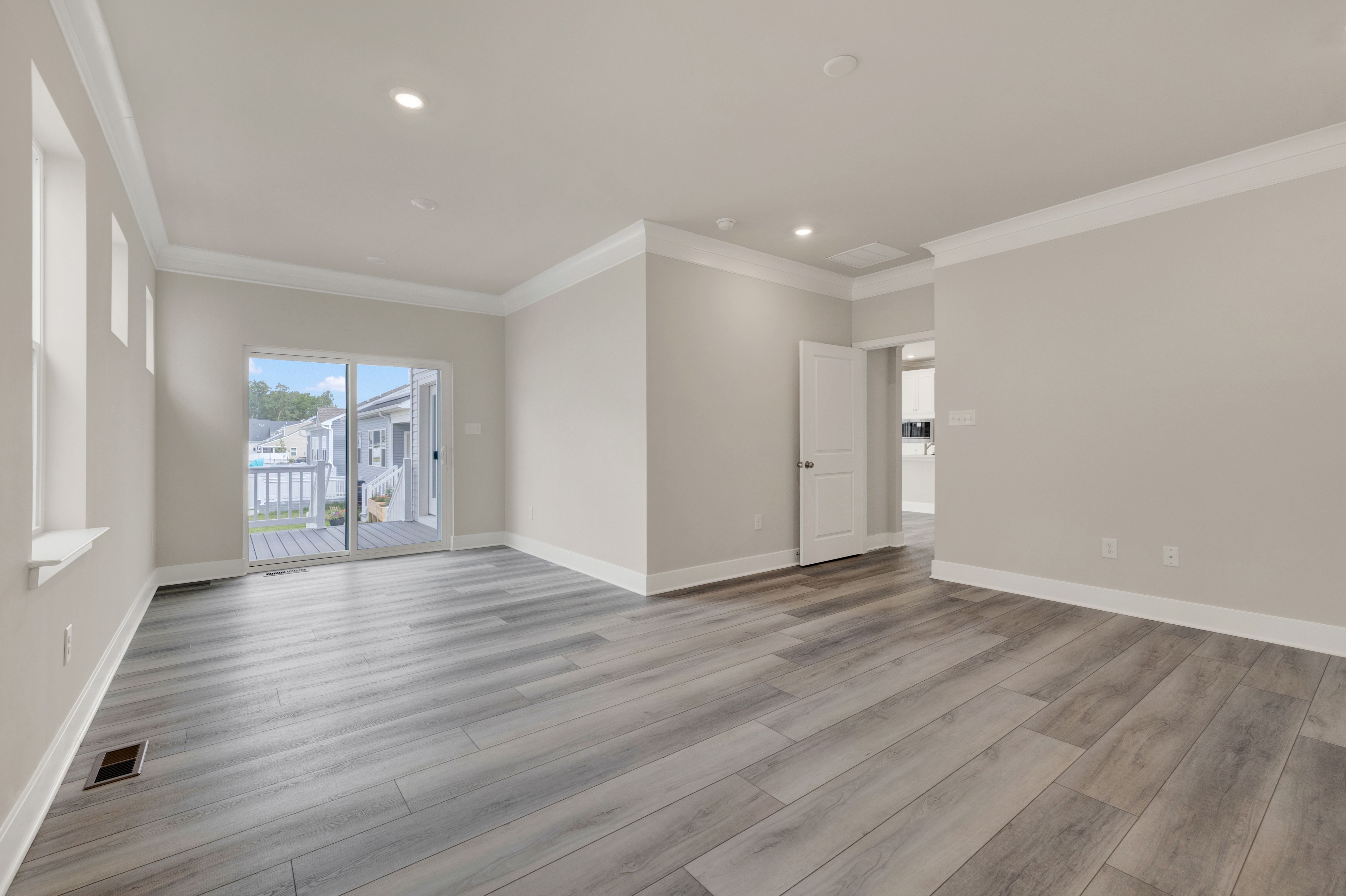 Plantation Lakes Dover Owners Suite 1of2