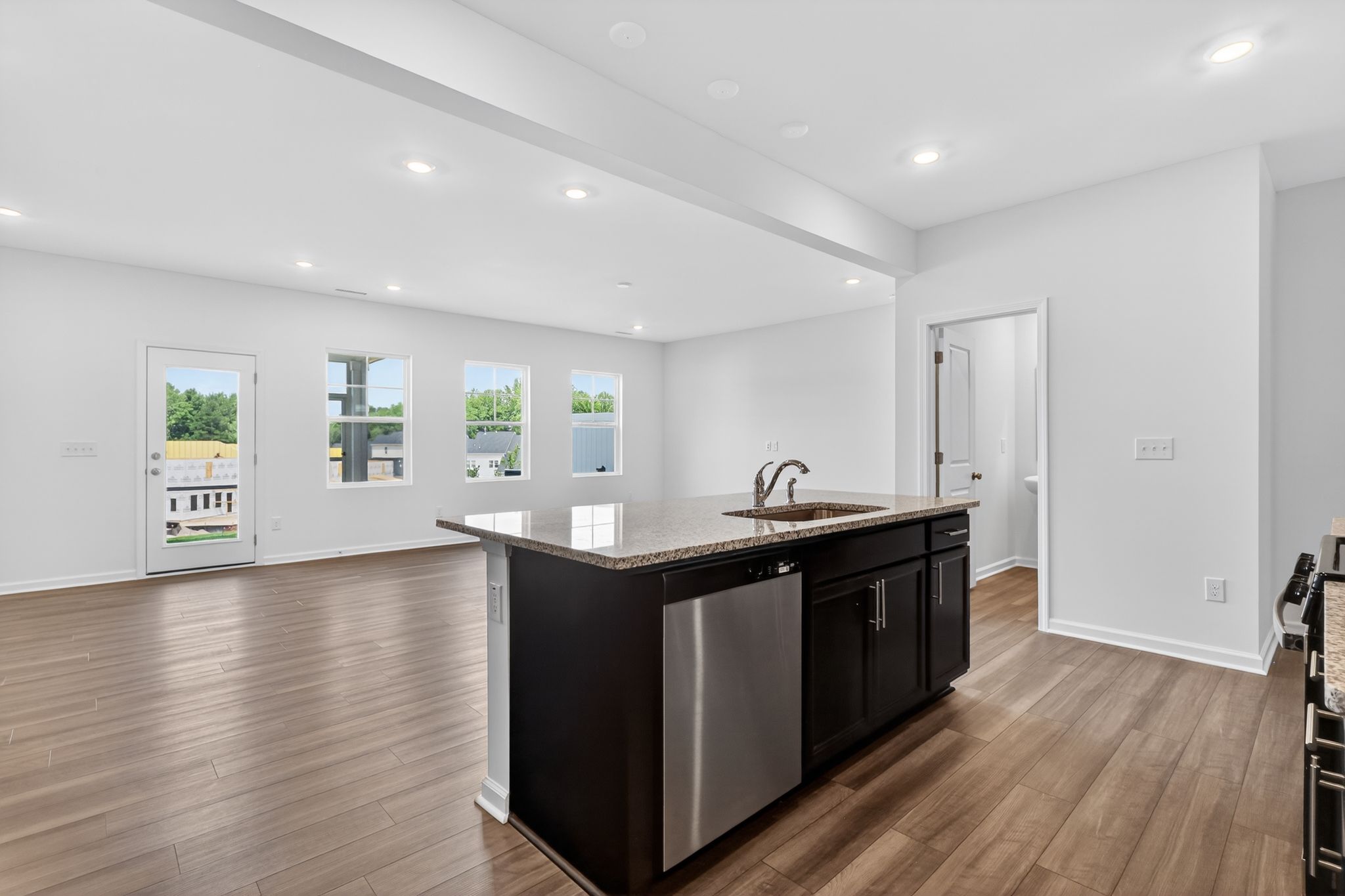 18 1119 Barred Owl Trl Kitchen  174