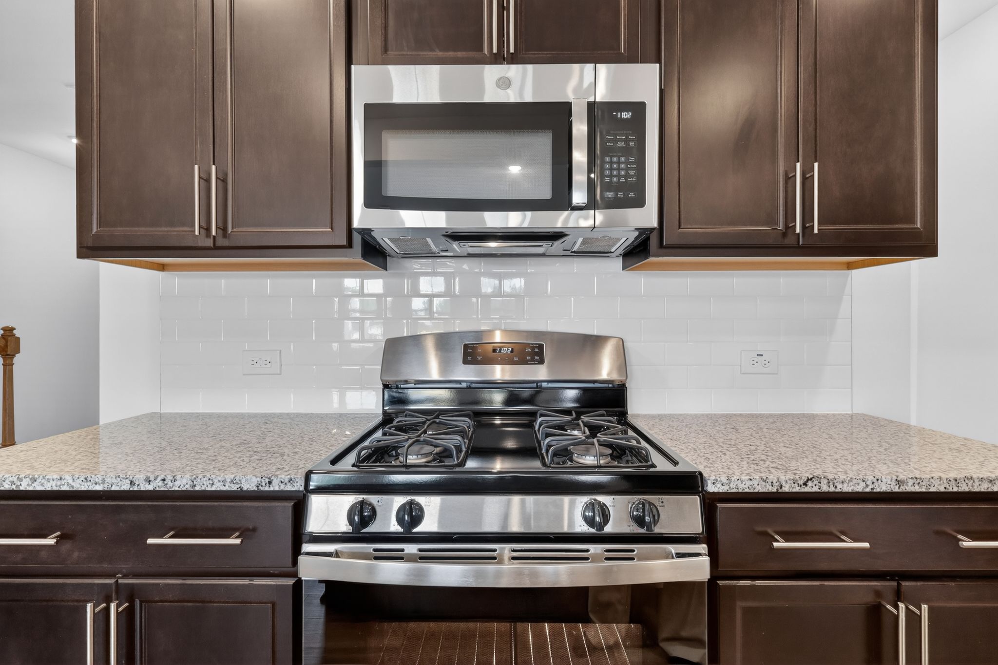 19 1119 Barred Owl Trl Kitchen  195