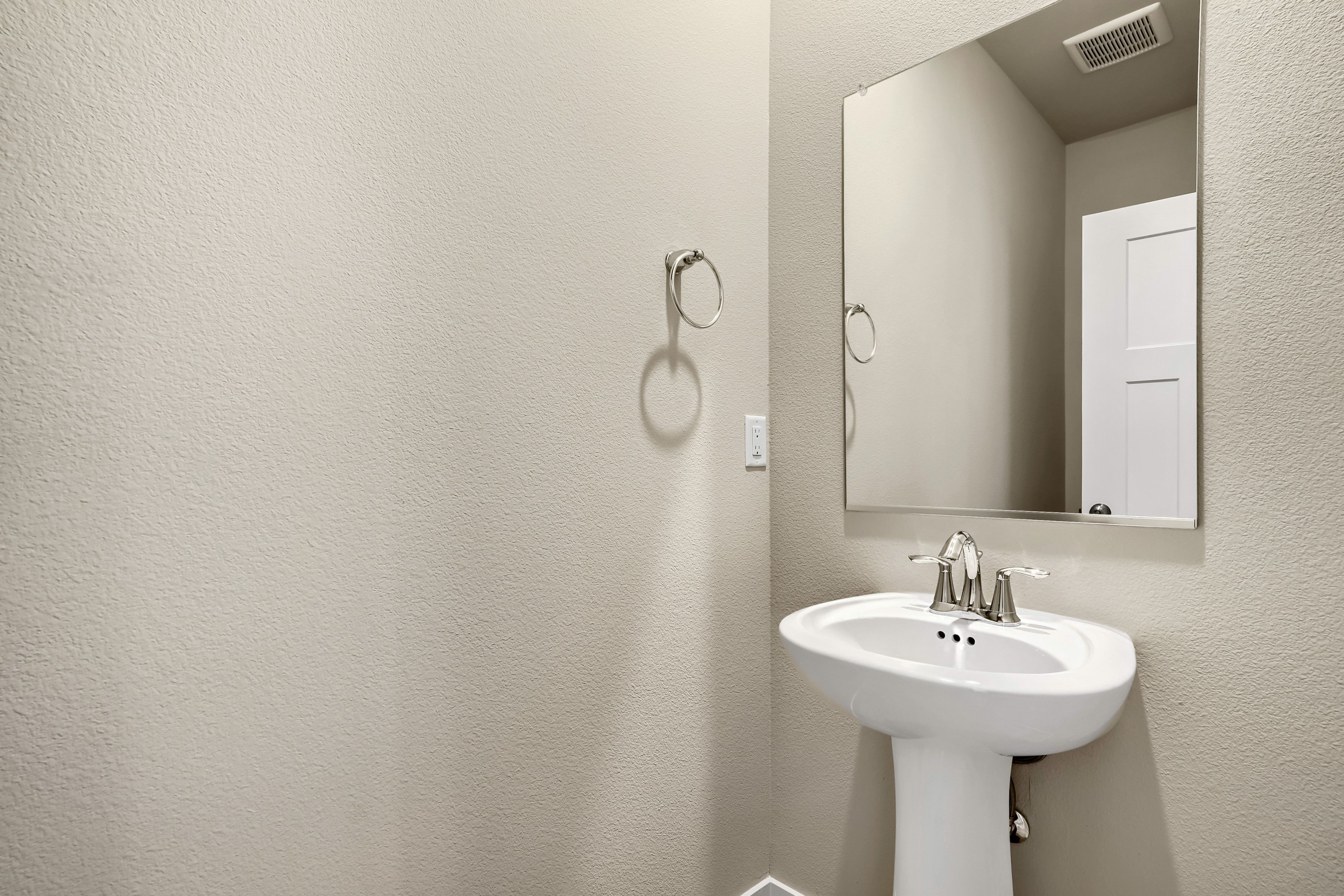 16907 NE 37th Ave   Print Quality   016   16 Powder Room