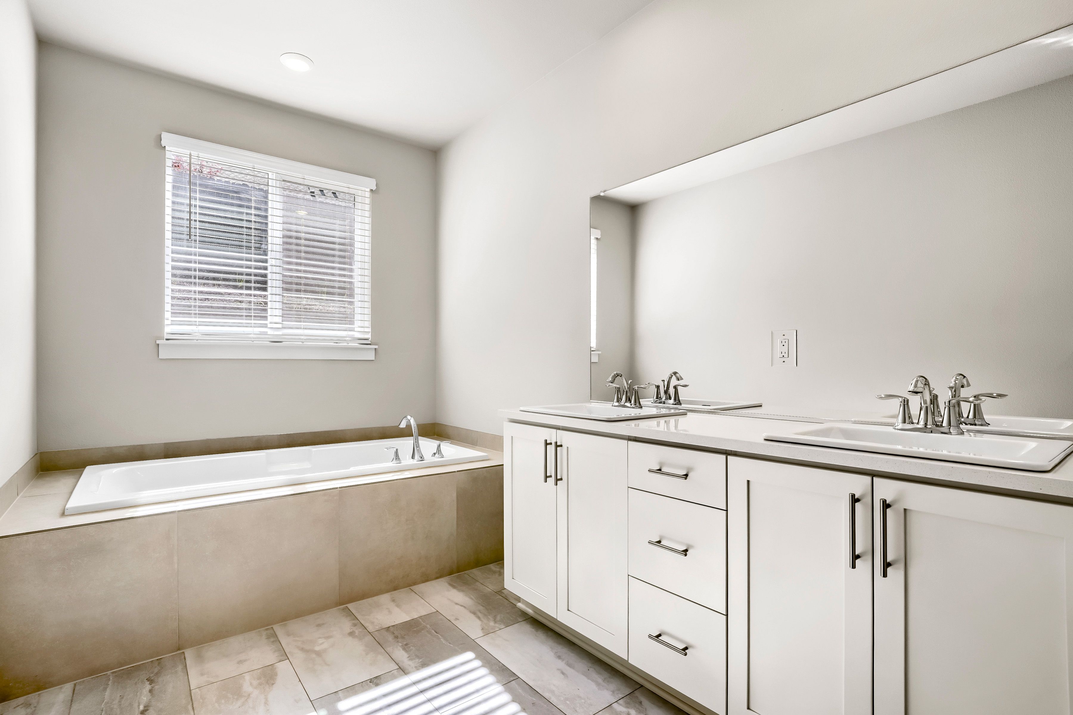 16907 NE 37th Ave   Print Quality   019   19 Primary Bathroom